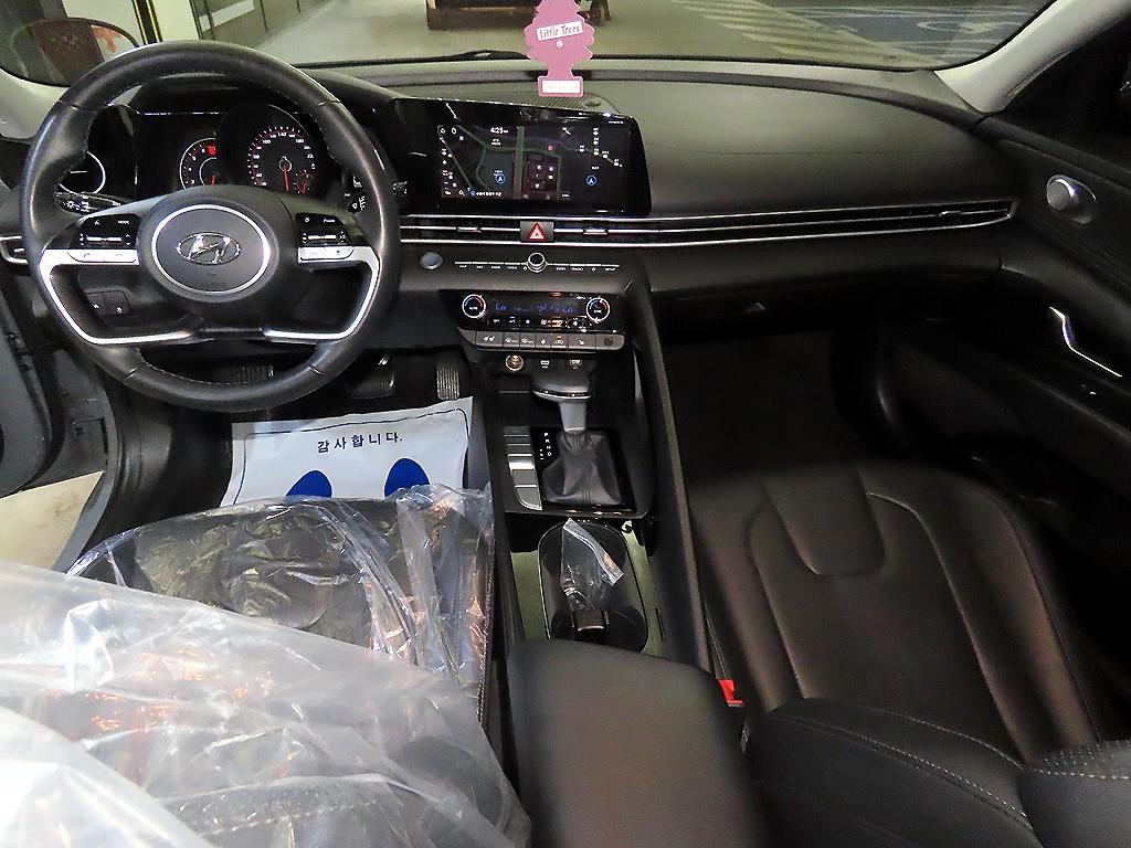 HYUNDAI Avante - Vista 10