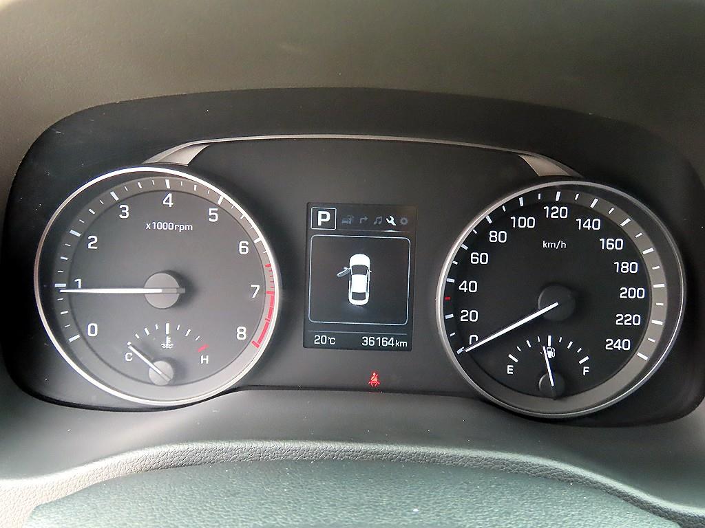 HYUNDAI Avante - Vista 8