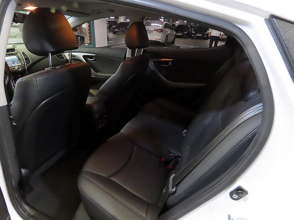 HYUNDAI Avante - Vista 7