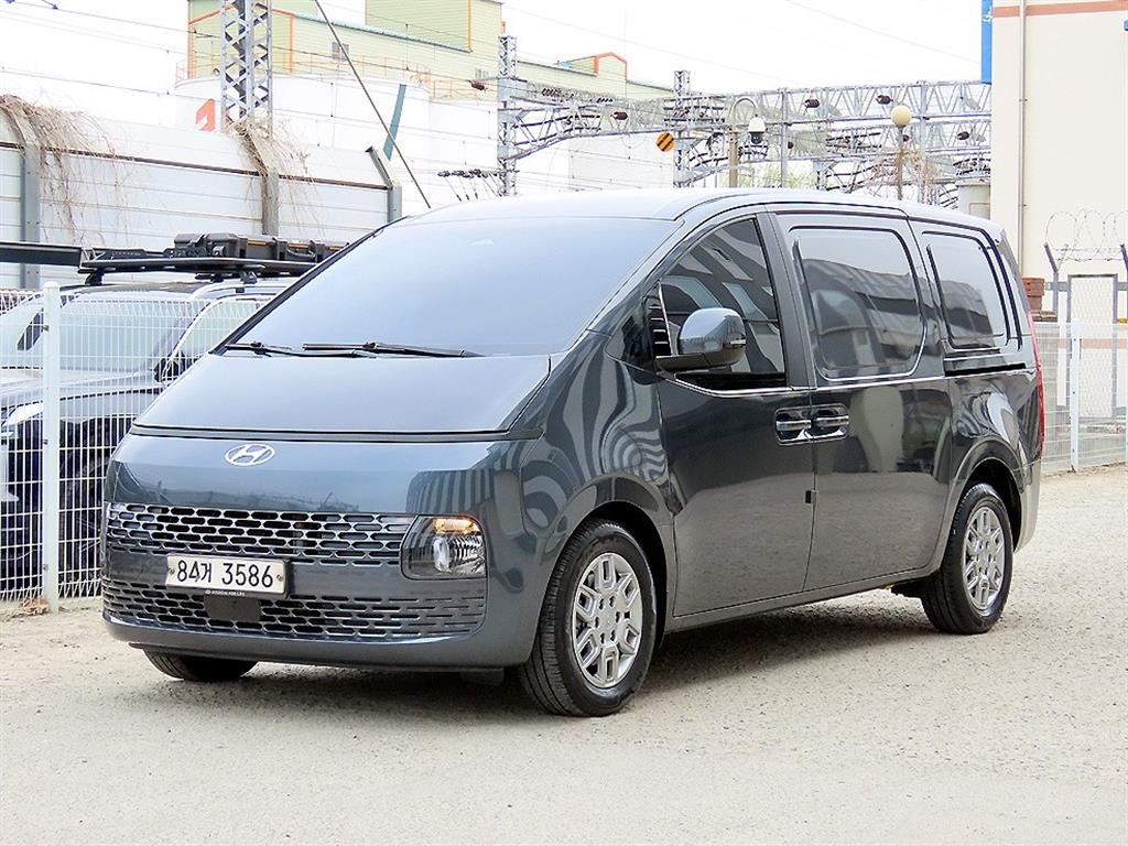 HYUNDAI Staria - Vista 2