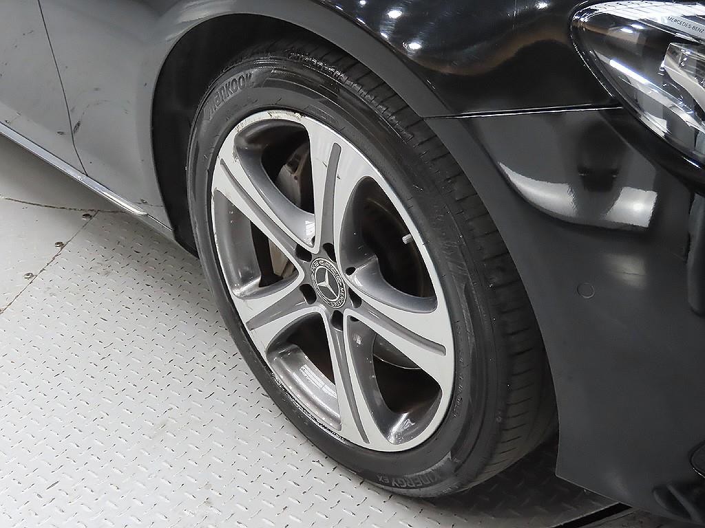 Mercedes Benz E class - Vista 9