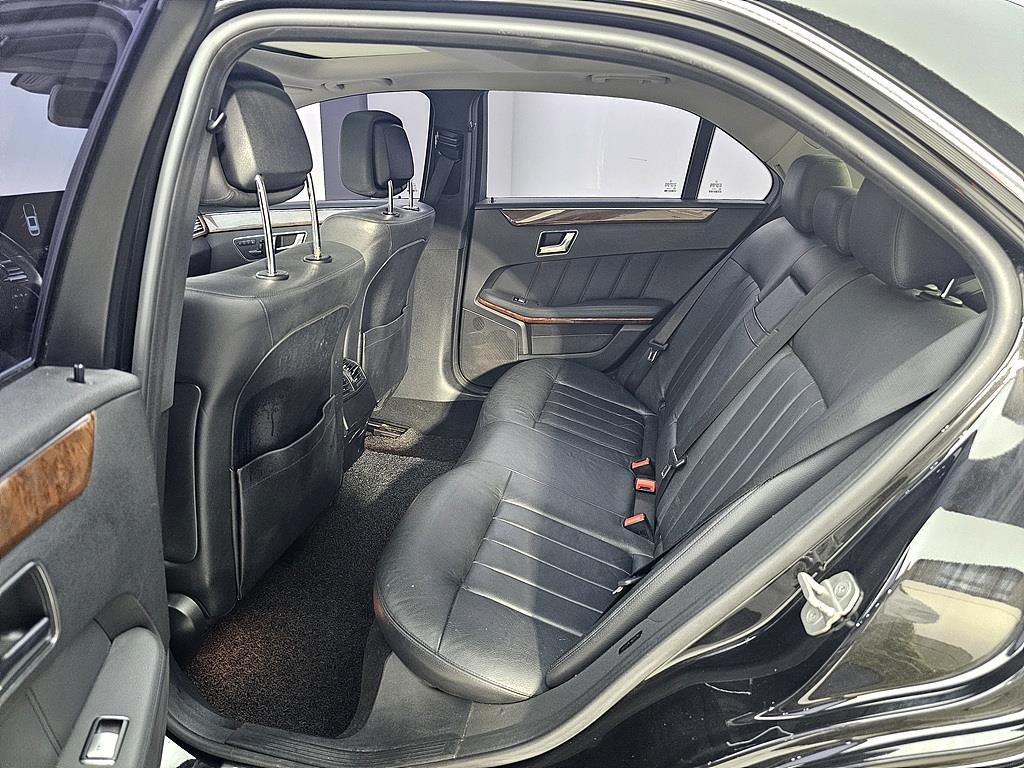 Mercedes Benz E class - Vista 9