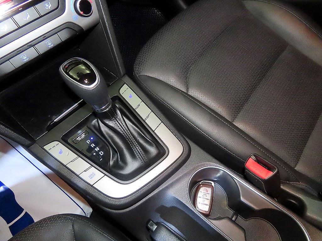 HYUNDAI Avante - Vista 12