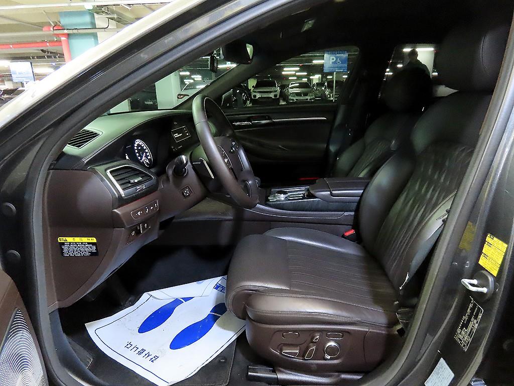 Genesis G90 - Vista 6