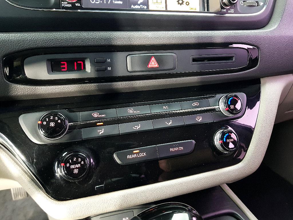 KIA Carnival - Vista 11