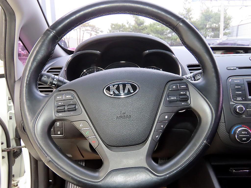 KIA K3 - Vista 8