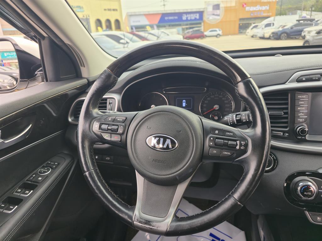 KIA Sorento - Vista 8