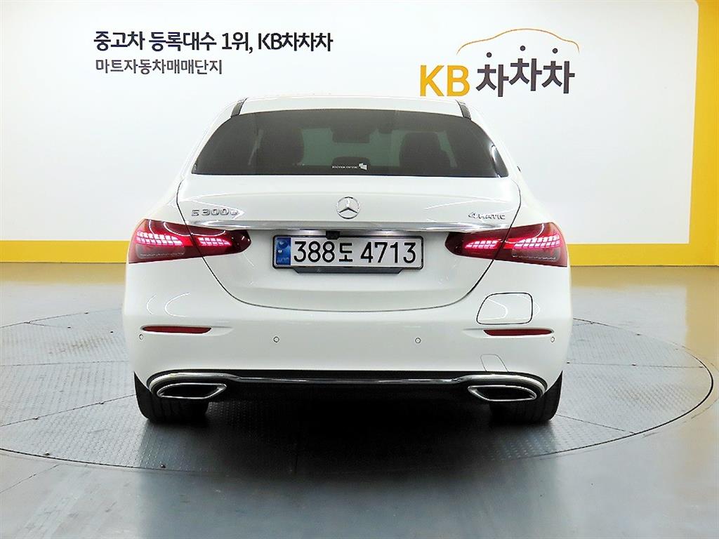 Mercedes Benz E class - Vista 3
