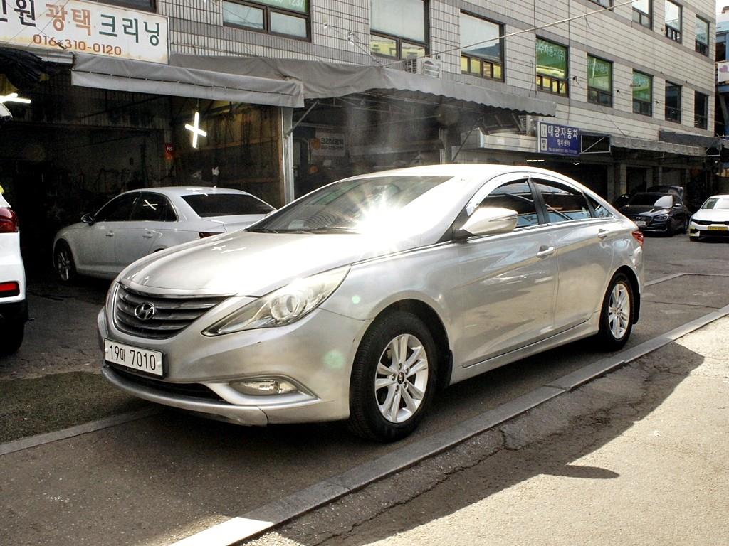 HYUNDAI Sonata - Vista 3