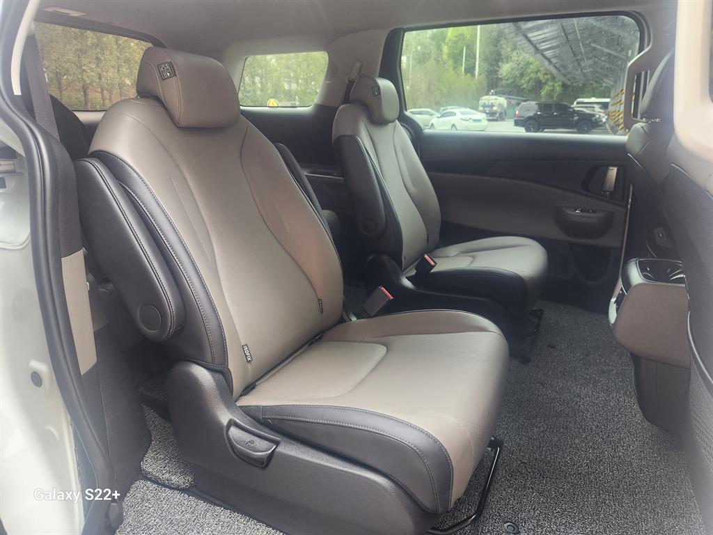 KIA Carnival - Vista 10