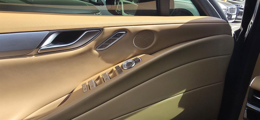 Genesis G80 - Vista 8