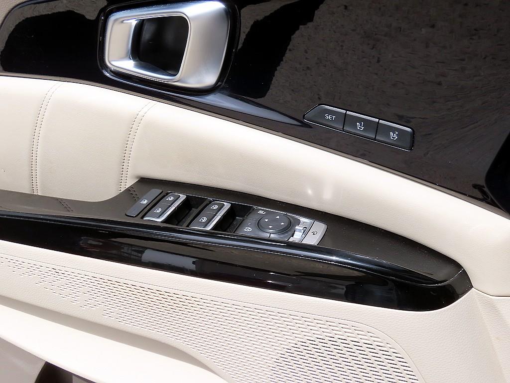 KIA Carnival - Vista 11