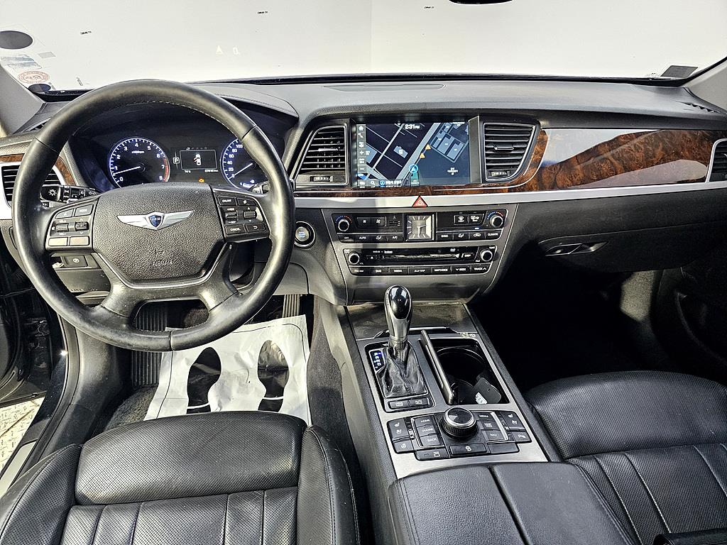 HYUNDAI Genesis - Vista 5