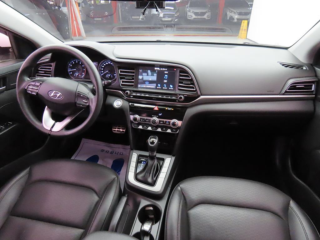 HYUNDAI Avante - Vista 5