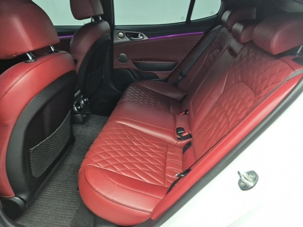 KIA Stinger - Vista 12