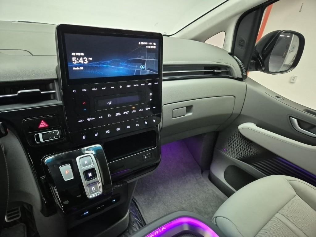 HYUNDAI Staria - Vista 10