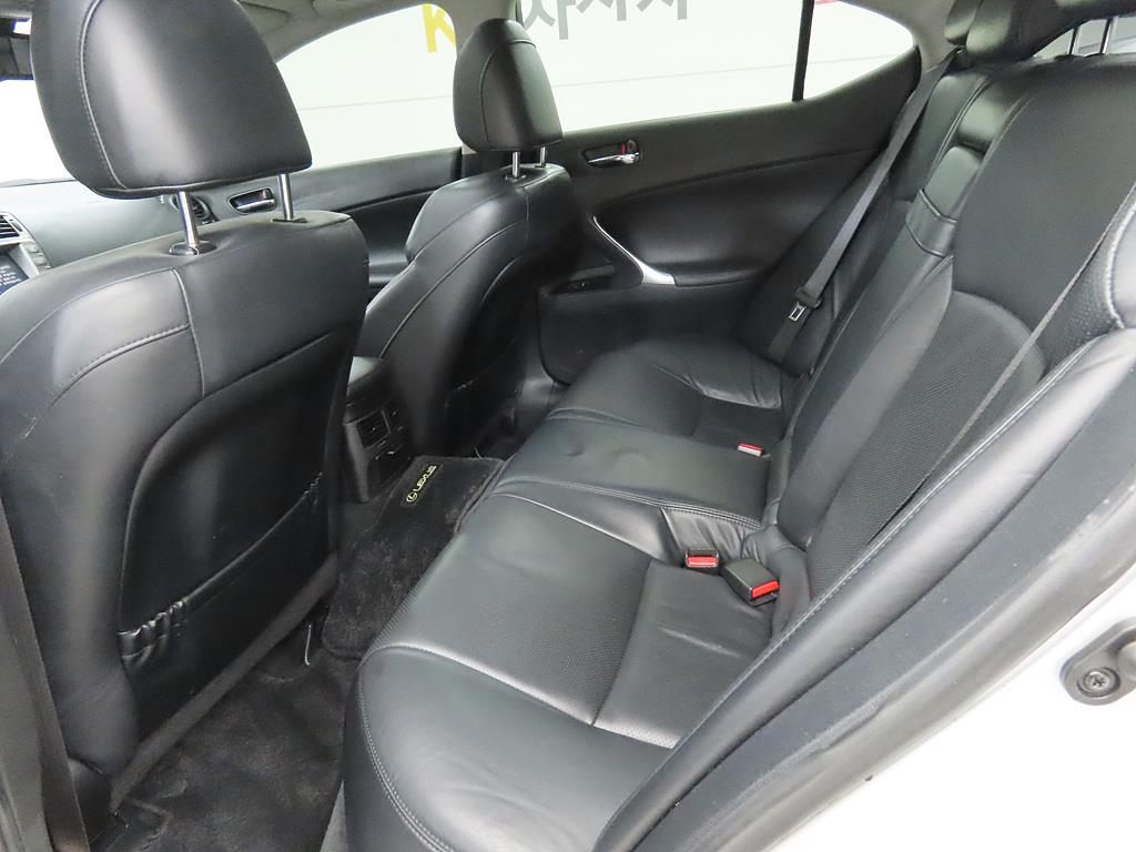Lexus IS - Vista 6