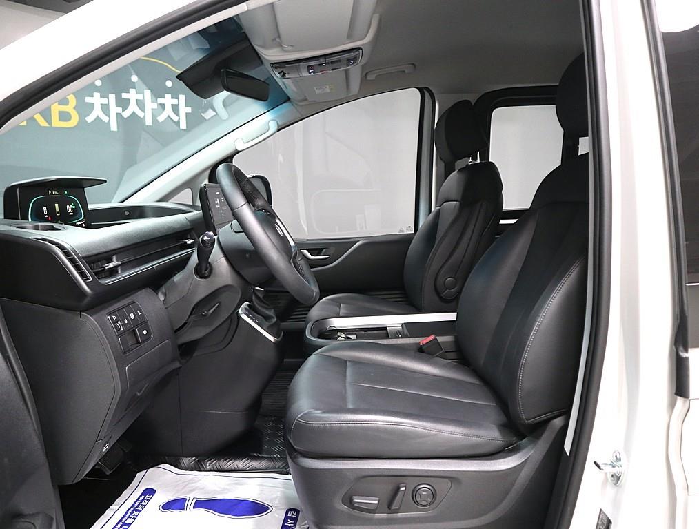 HYUNDAI Staria - Vista 9