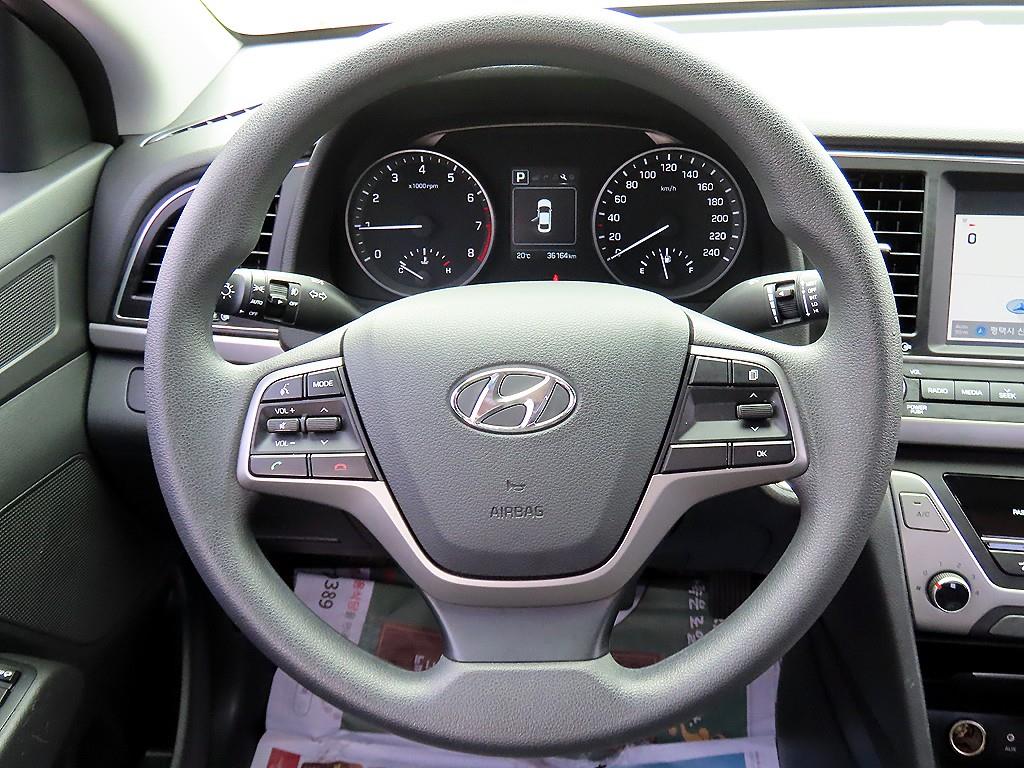 HYUNDAI Avante - Vista 7