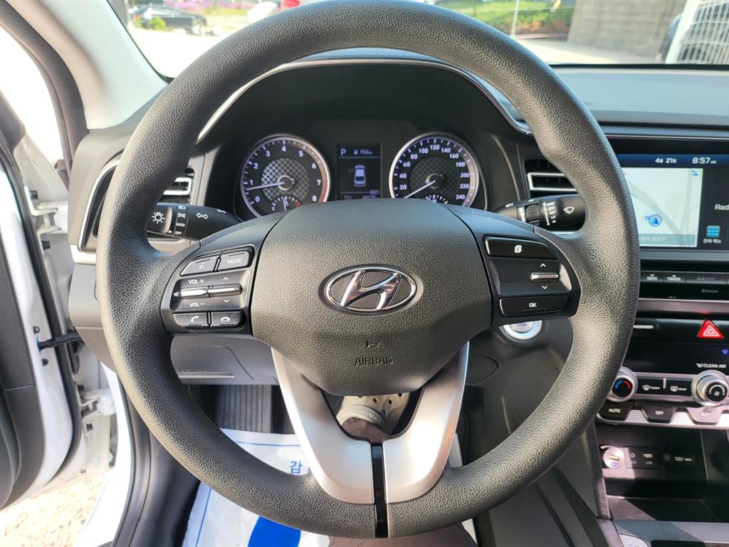 HYUNDAI Avante - Vista 8