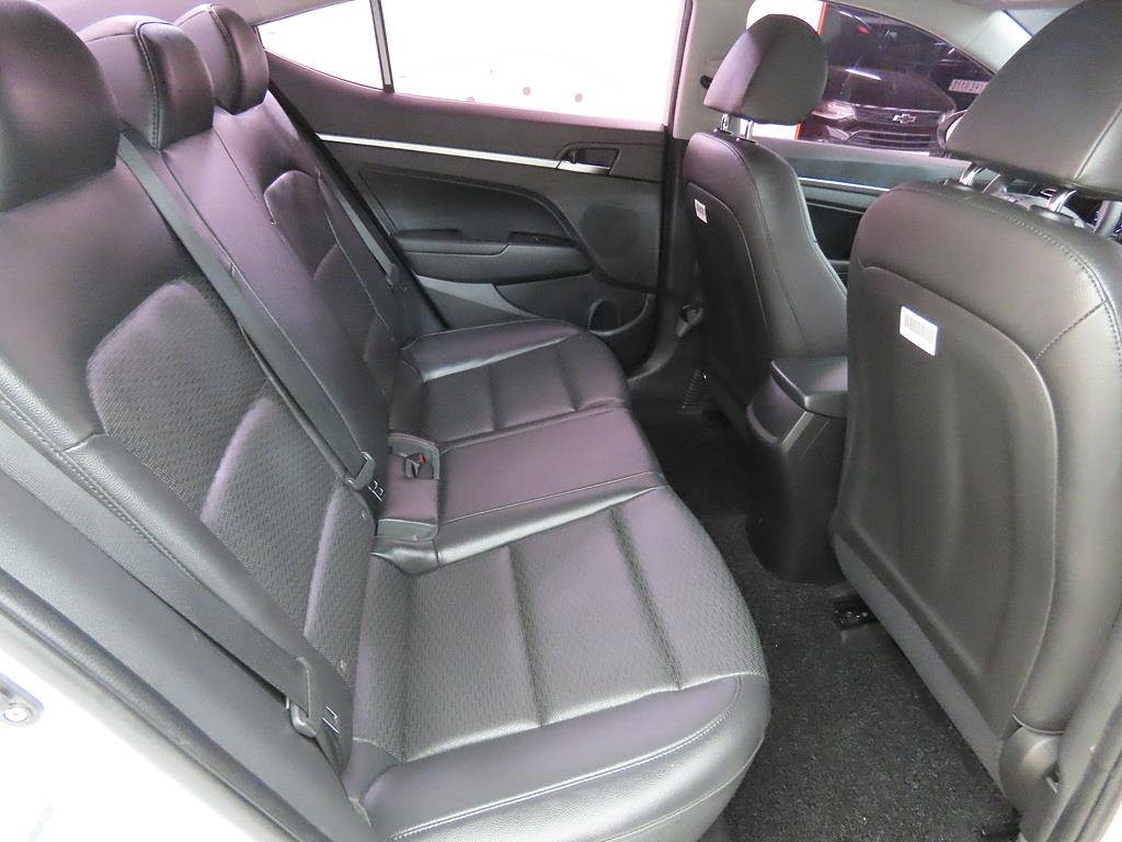 HYUNDAI Avante - Vista 7