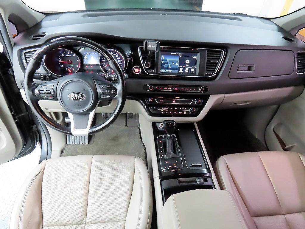 KIA Carnival - Vista 7