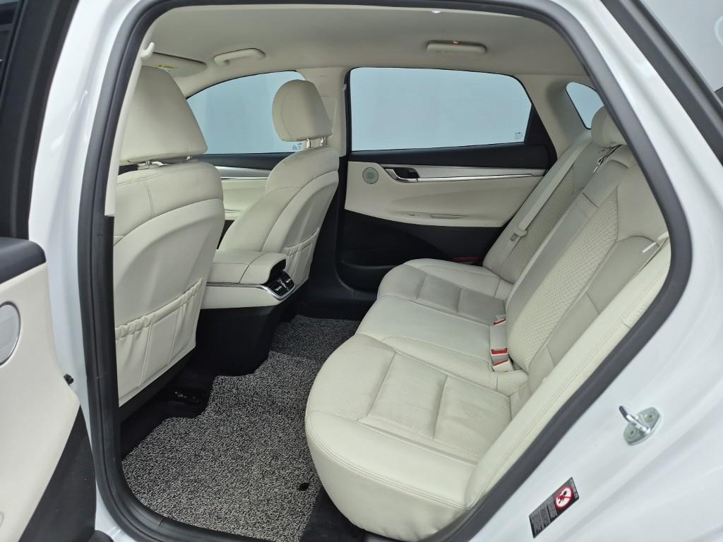 HYUNDAI Grandeur - Vista 12