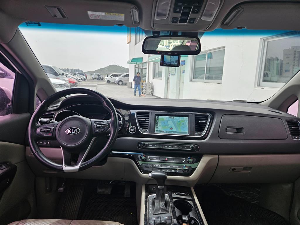 KIA Carnival - Vista 7