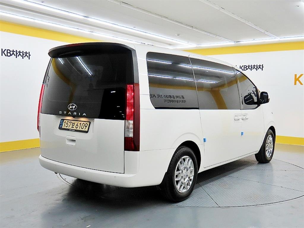 HYUNDAI Staria - Vista 4