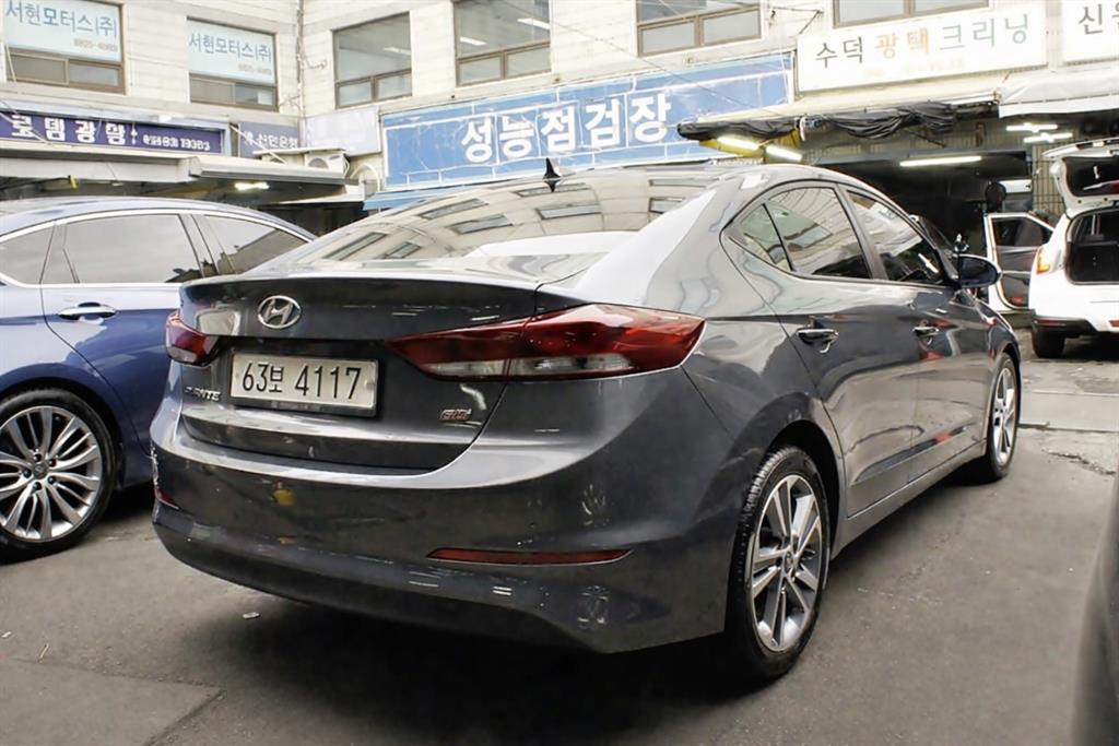 HYUNDAI Avante - Vista 6