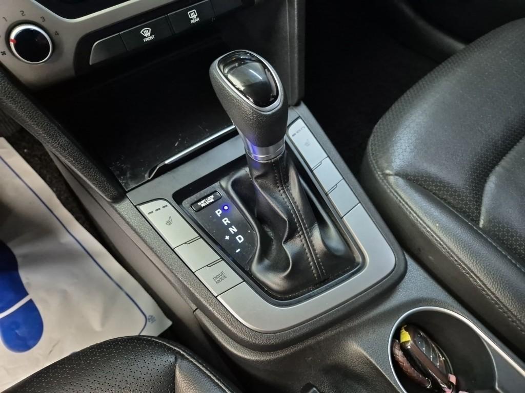 HYUNDAI Avante - Vista 8