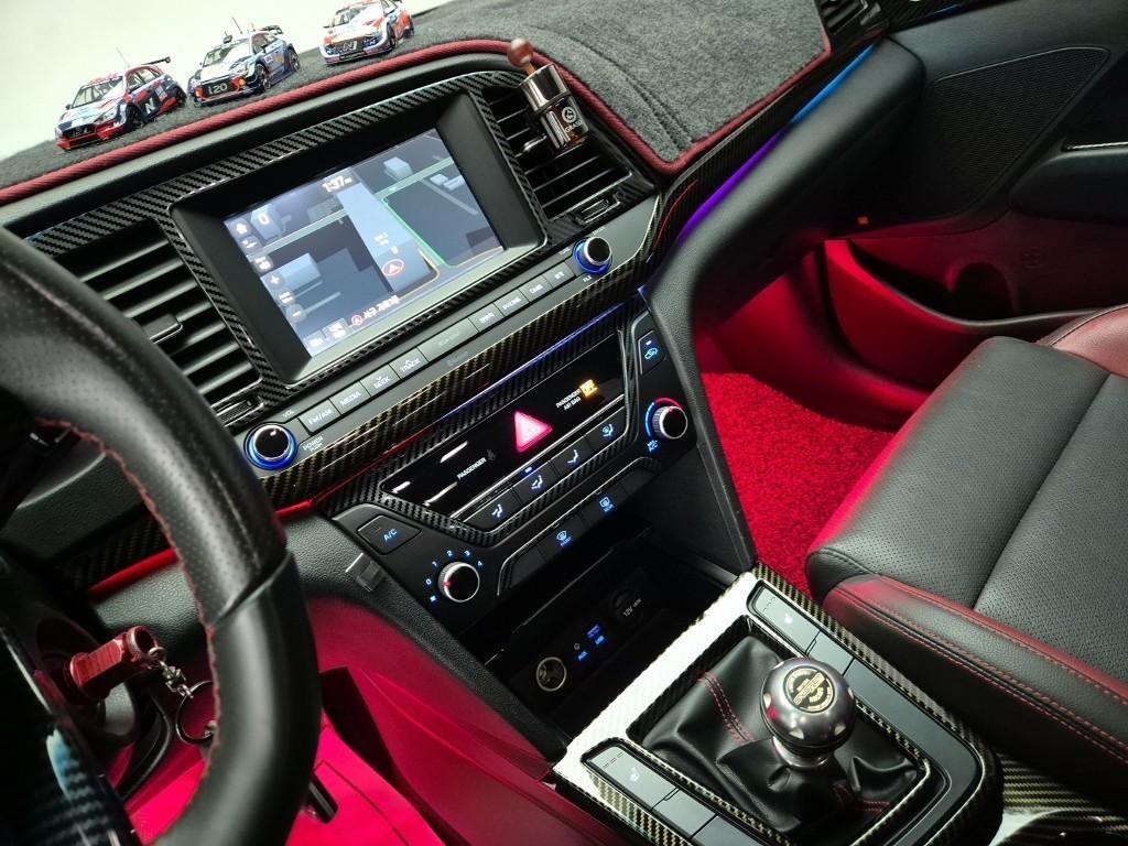 HYUNDAI Avante - Vista 10