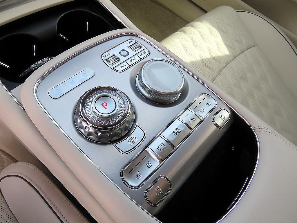 Genesis G90 - Vista 11