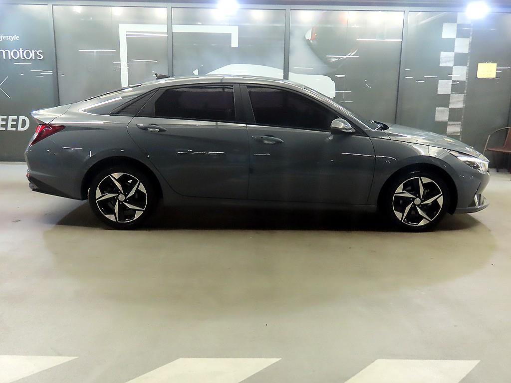 HYUNDAI Avante - Vista 3