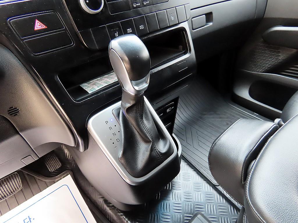 HYUNDAI Staria - Vista 10