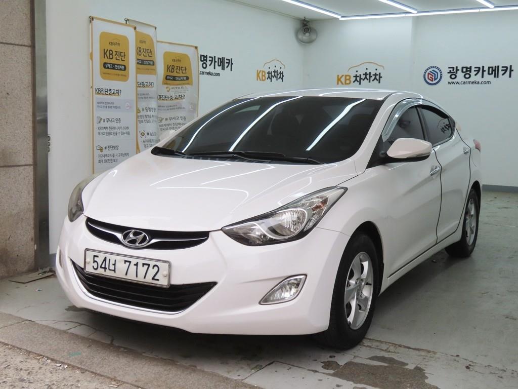 HYUNDAI Avante - Vista 2