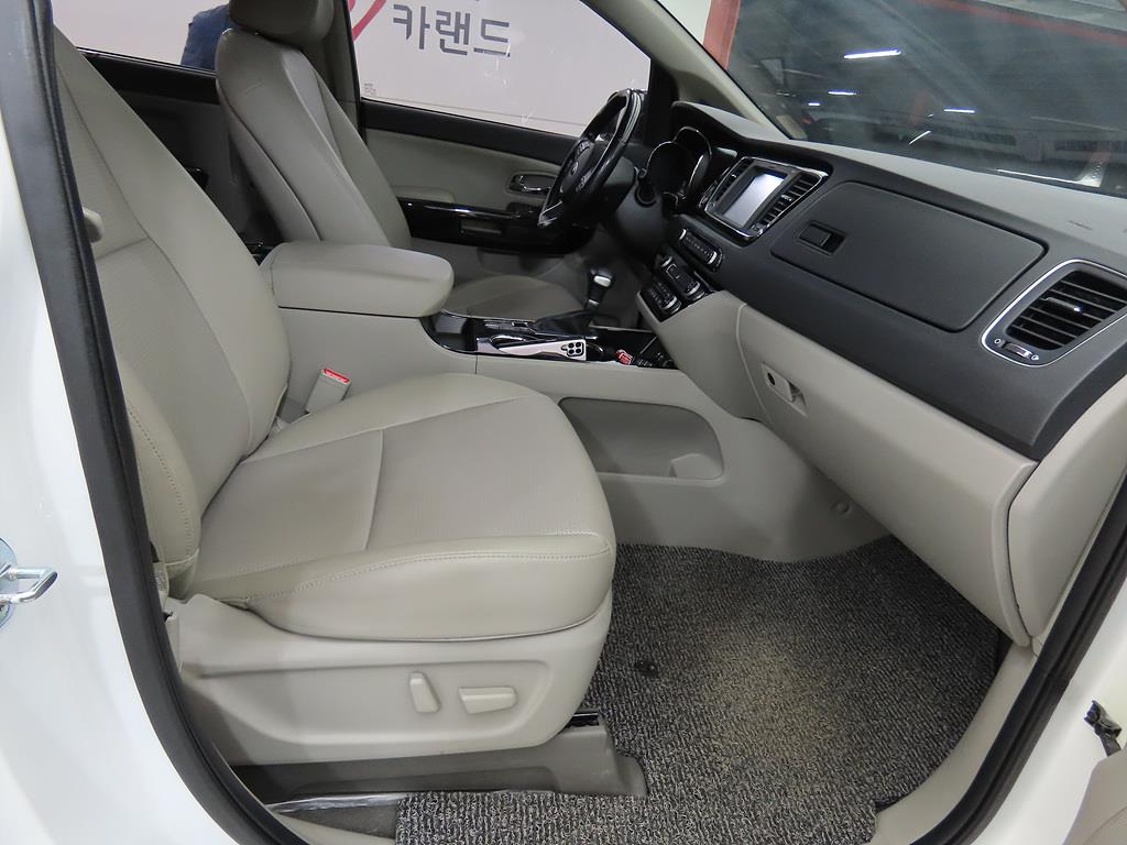 KIA Carnival - Vista 6
