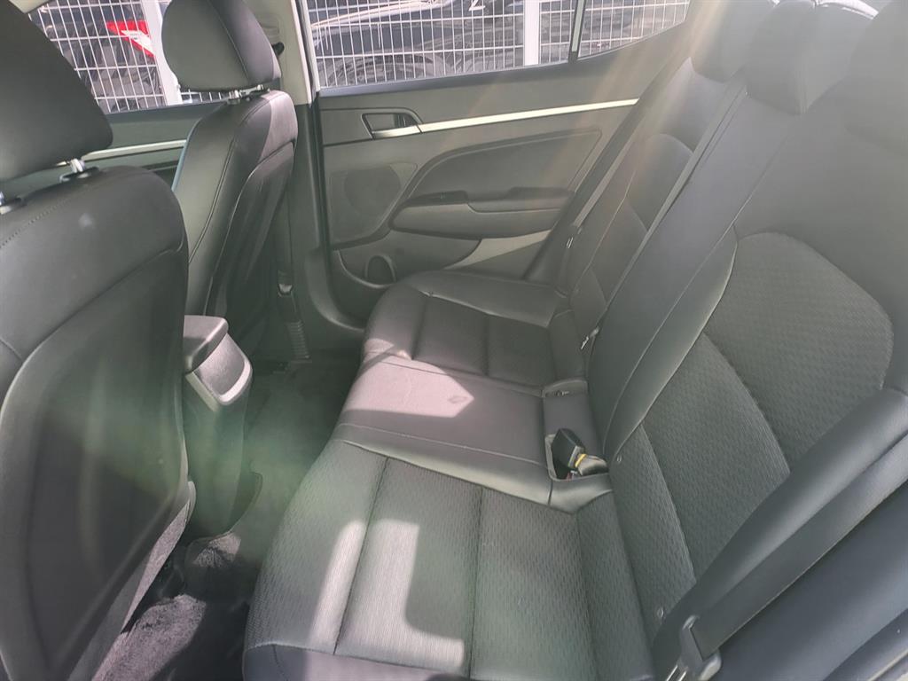 HYUNDAI Avante - Vista 6