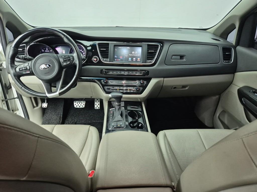 KIA Carnival - Vista 5