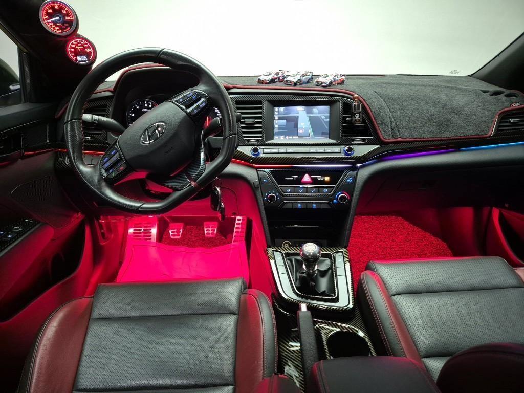 HYUNDAI Avante - Vista 7