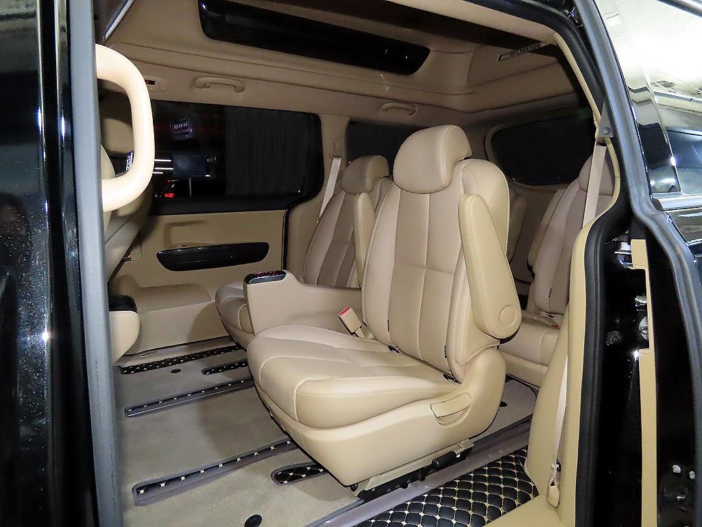 KIA Carnival - Vista 7