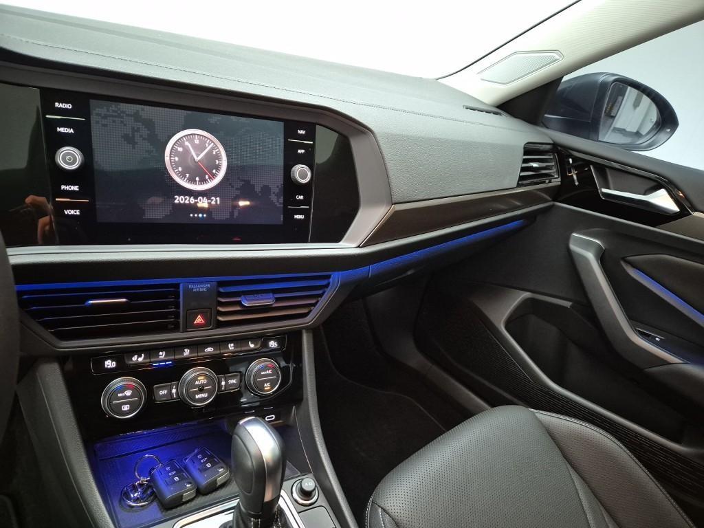 Volkswagen Jetta - Vista 9