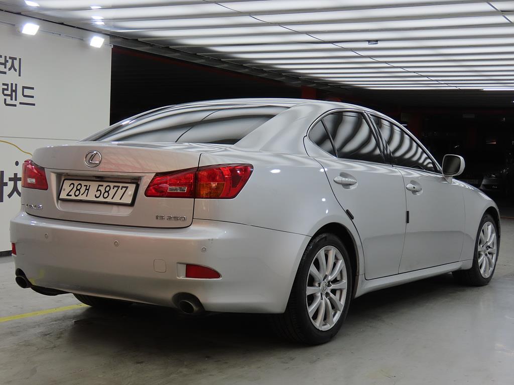 Lexus IS - Vista 4