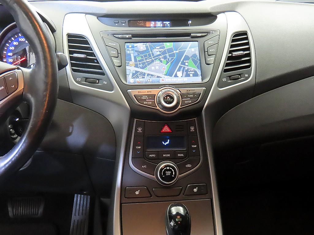 HYUNDAI Avante - Vista 11