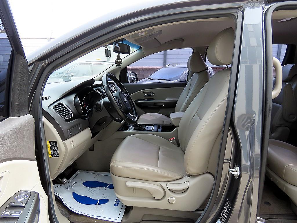 KIA Carnival - Vista 5