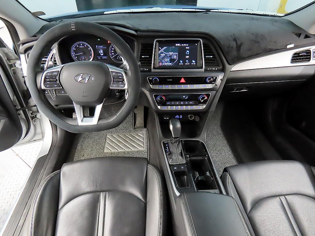 HYUNDAI Sonata - Vista 7