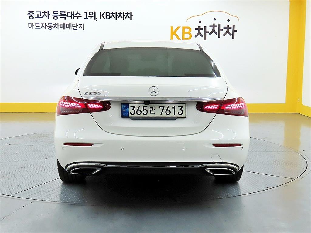 Mercedes Benz E class - Vista 3