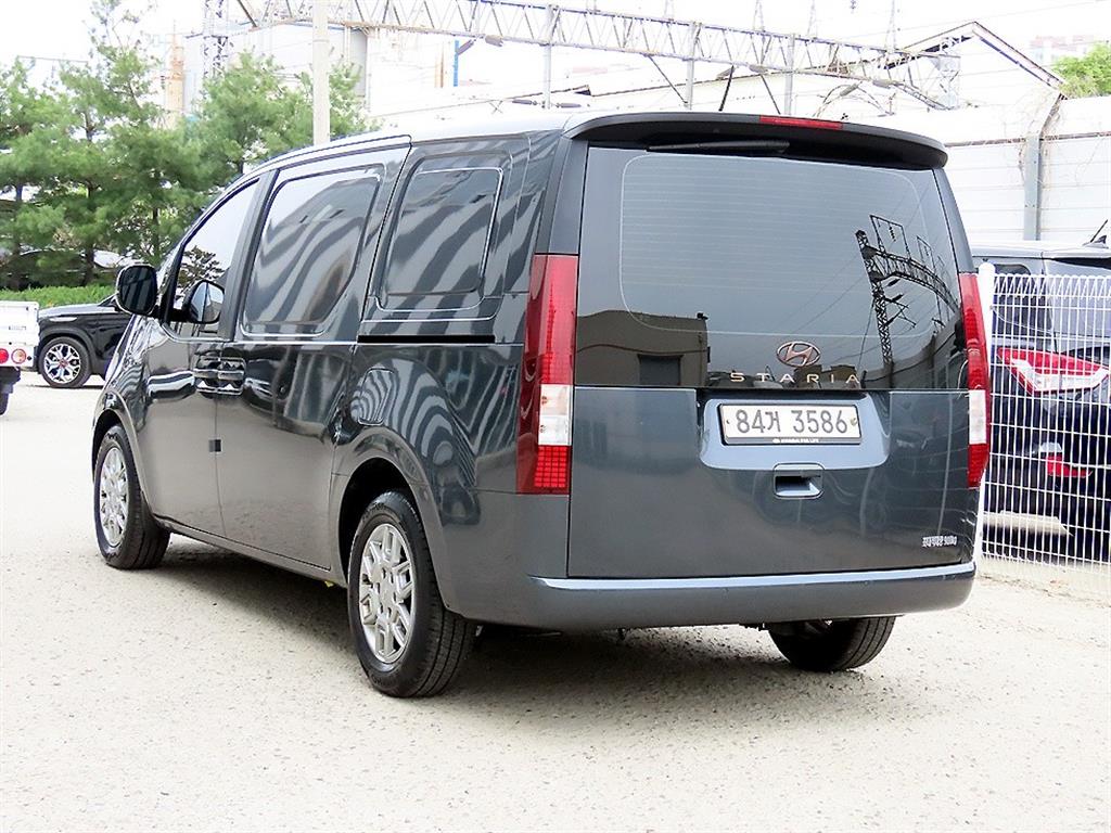 HYUNDAI Staria - Vista 3
