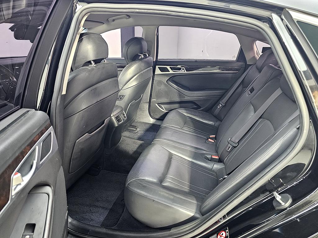 HYUNDAI Genesis - Vista 9
