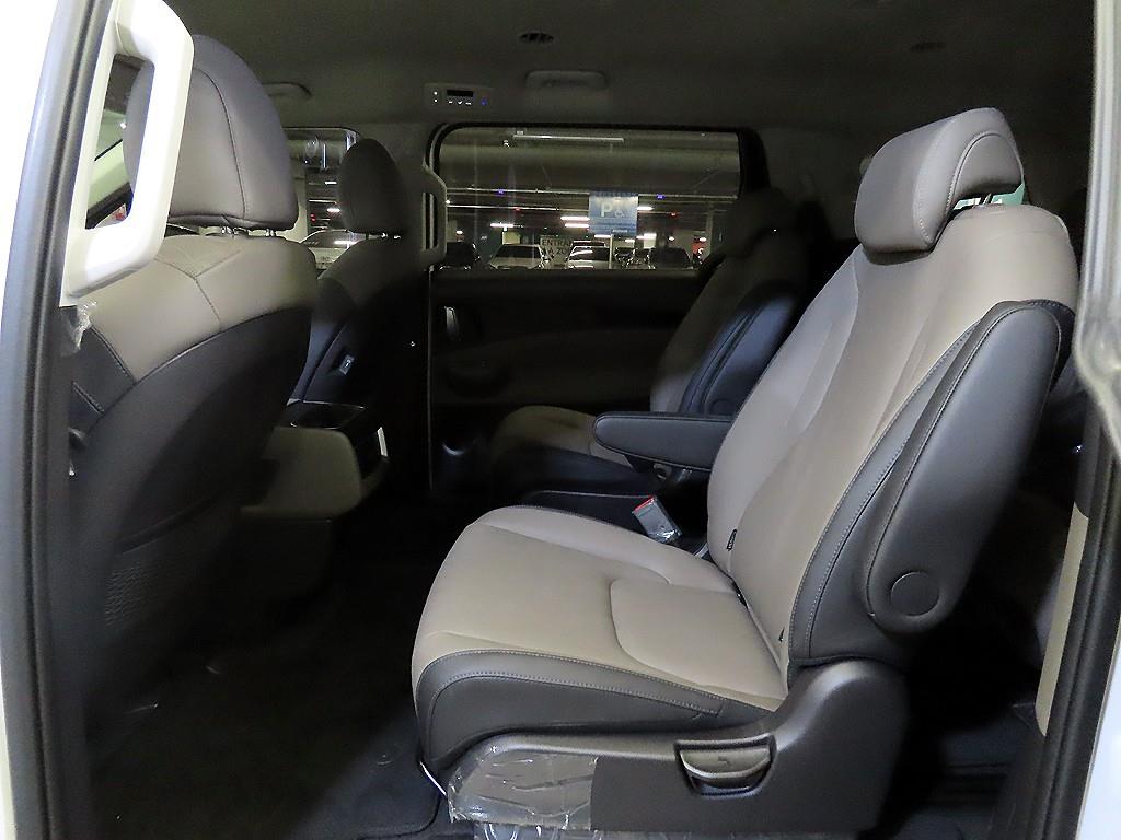 KIA Carnival - Vista 7